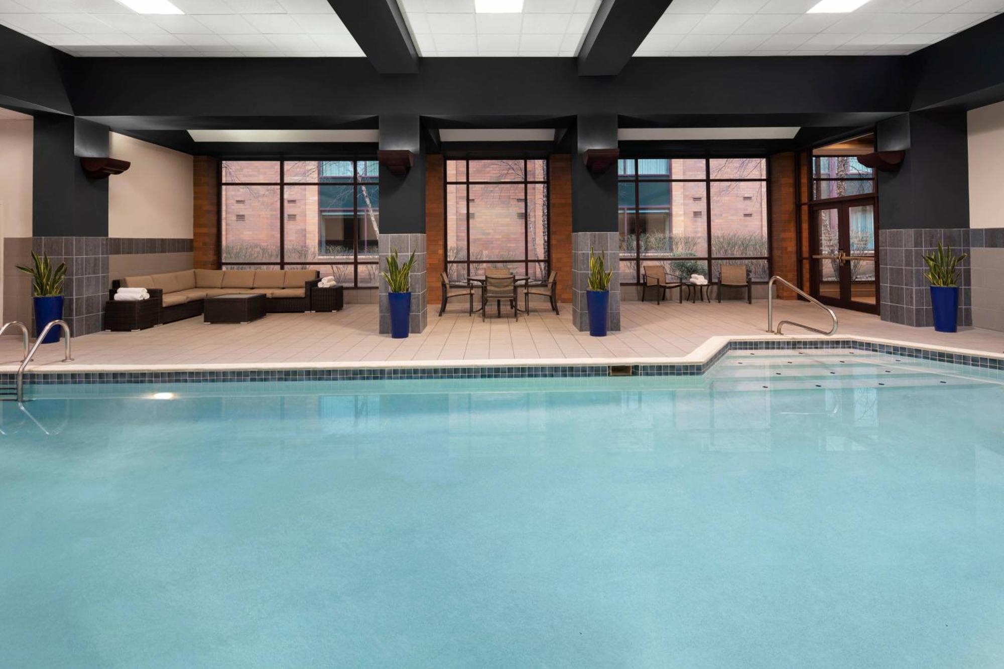 Cleveland Marriott East Hotel Warrensville Heights Exterior foto