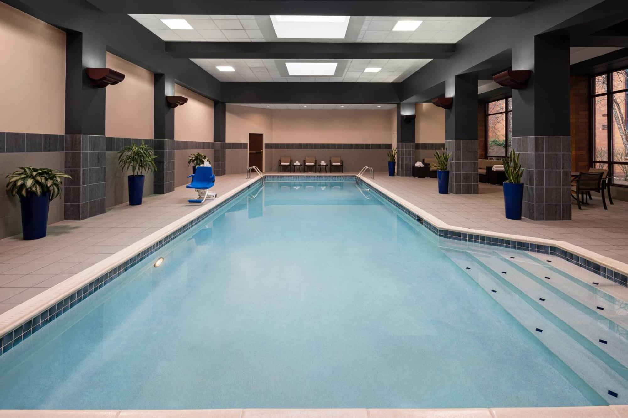 Cleveland Marriott East Hotel Warrensville Heights Exterior foto