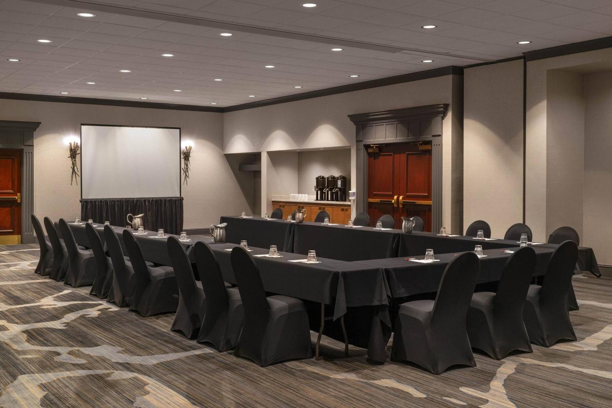 Cleveland Marriott East Hotel Warrensville Heights Exterior foto